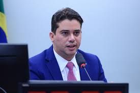 Deputado Júnior Mano é investigado pela PF por desvio de emendas e compra de votos no Ceará; confira as cidades envolvidas