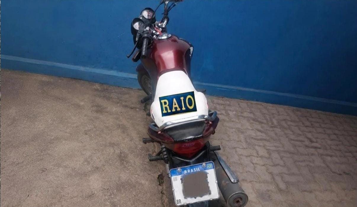 Dupla é presa após perseguição policial por direção perigosa em Lavras da Mangabeira