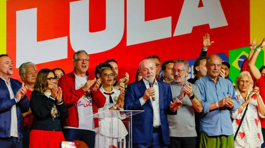 Lula reúne aliados em Brasília e determina reformulação da estratégia para o 2° turno