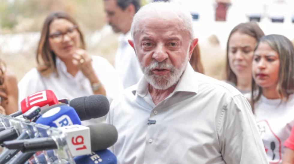 Lula ironiza apoio de Flávio Bolsonaro ao fim da escala 6x1 e cita pressão popular