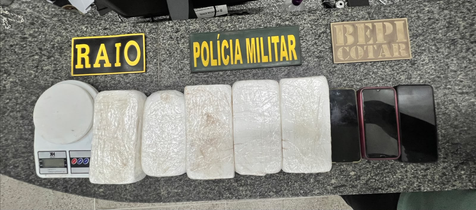 Operação da PM apreende 4,7 kg de cocaína em Iguatu após ação iniciada em Cedro