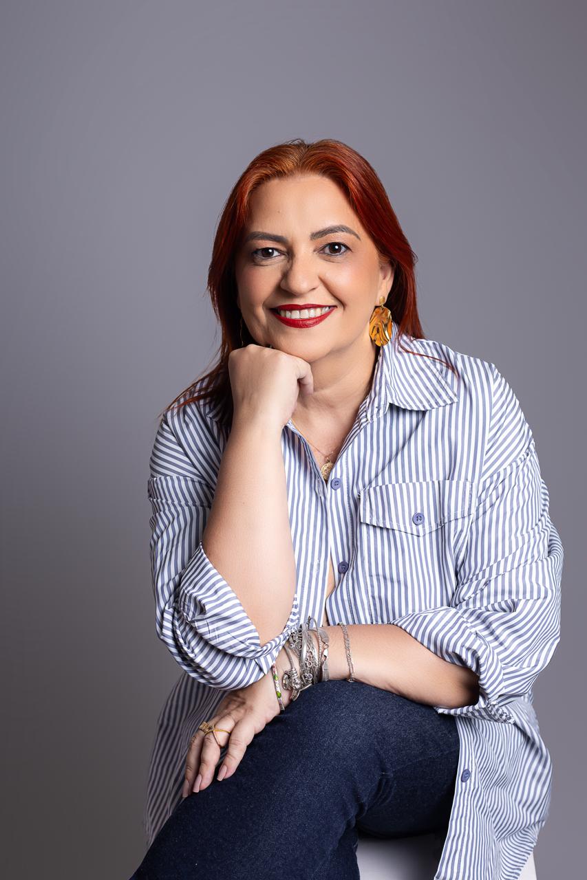Escritora Rochely Costa lançará livro “Amor, Perdas e Recomeços” em Várzea Alegre